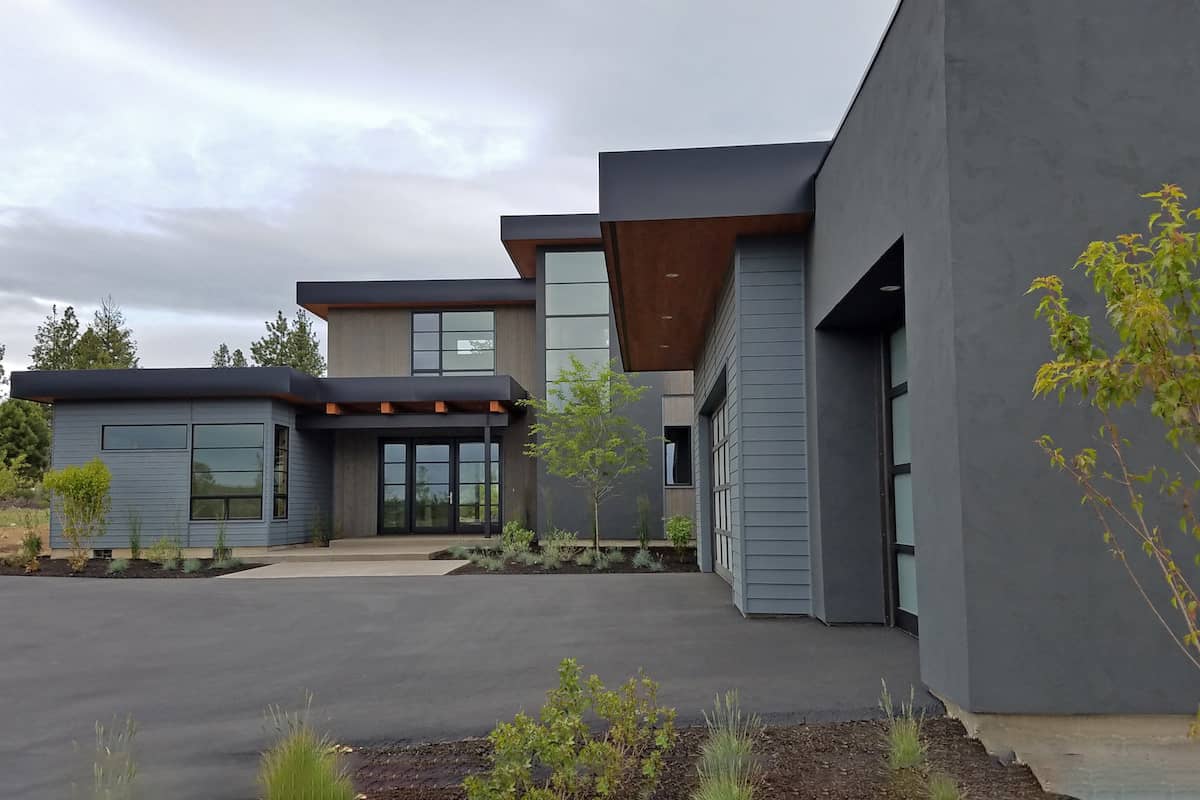 Modern style home (ThePlanCollection: Plan #202-1015)