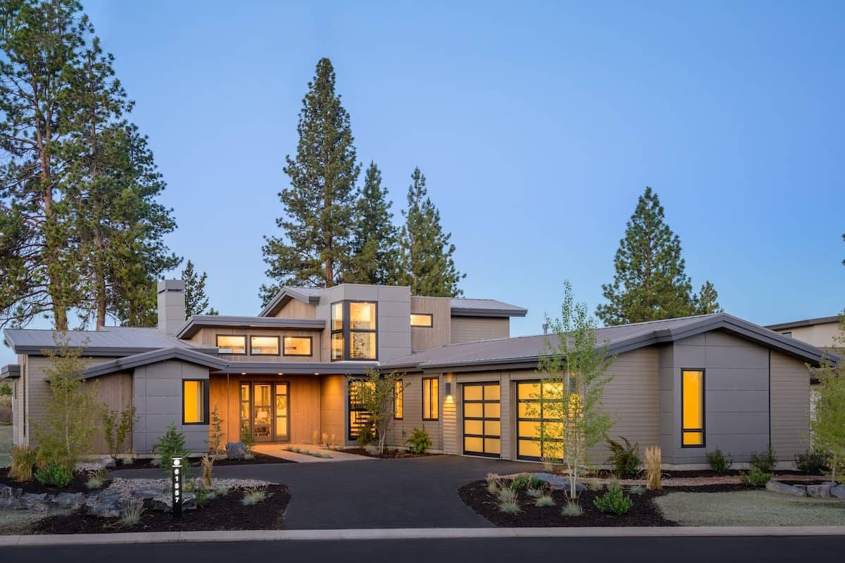 Contemporary home (ThePlanCollection: Plan #202-1021)