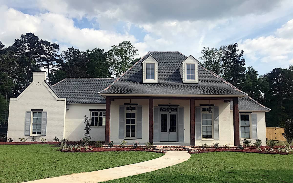 Acadian home (ThePlanCollection: Plan #206-1021)