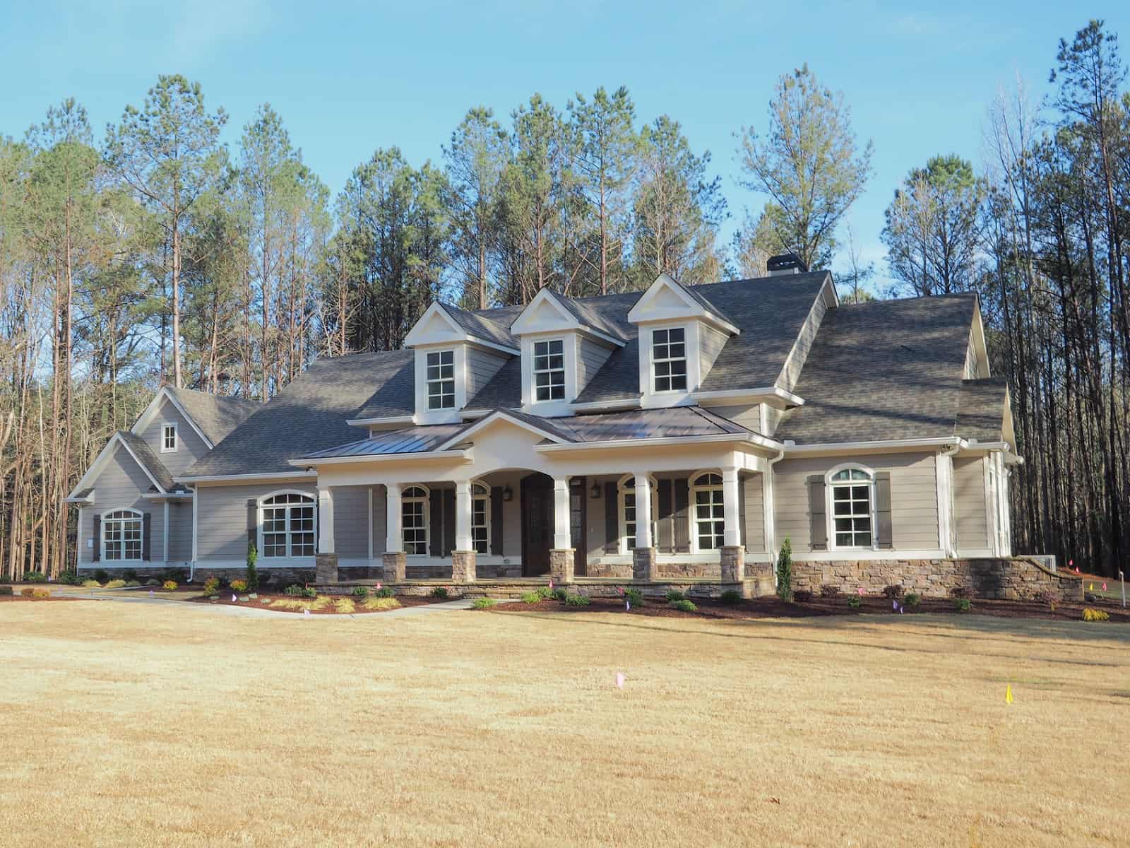 Front elevation of Craftsman home (ThePlanCollection: House Plan #213-1020)