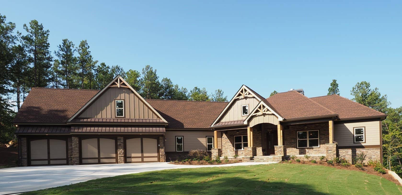 Front elevation of Craftsman home (ThePlanCollection: House Plan #213-1021)