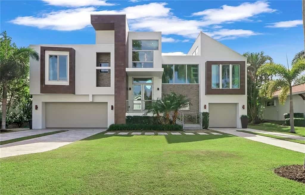 Front elevation of Contemporary home (ThePlanCollection: House Plan #219-1011)