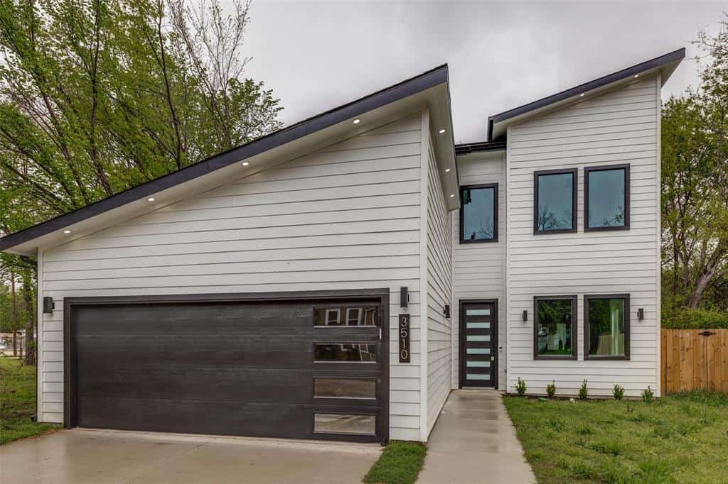 Front elevation of Modern home (ThePlanCollection: House Plan #223-1008)