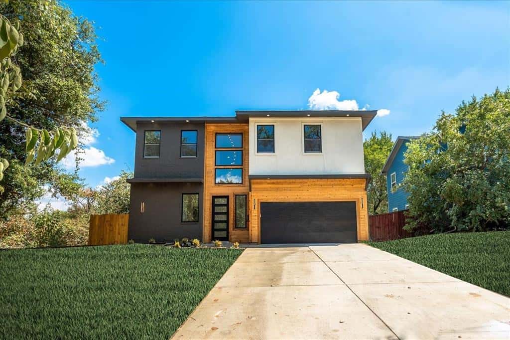 Front elevation of Modern home (ThePlanCollection: House Plan #223-1015)