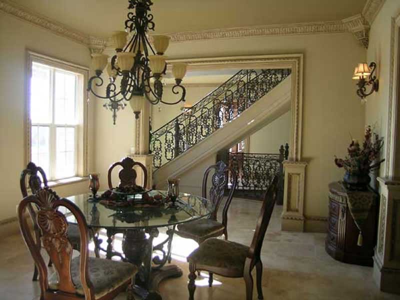 INTERIOR PHOTO