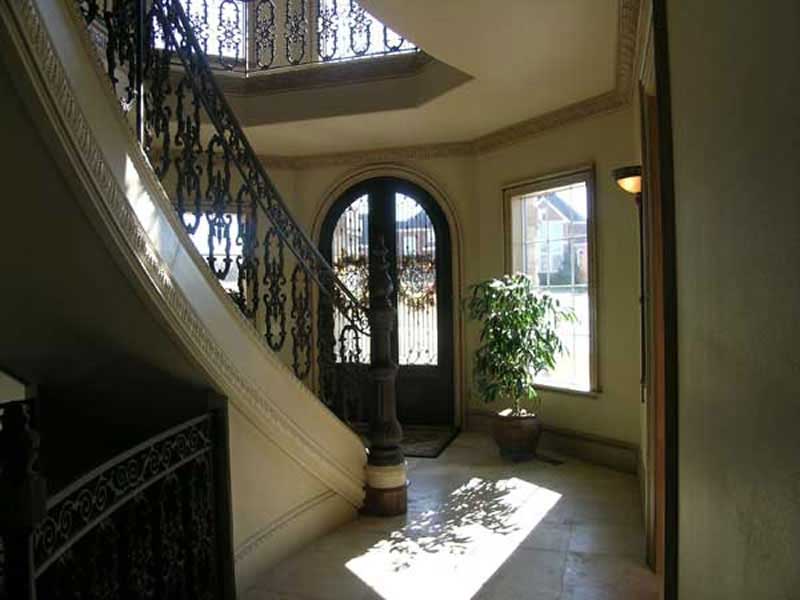 INTERIOR PHOTO
