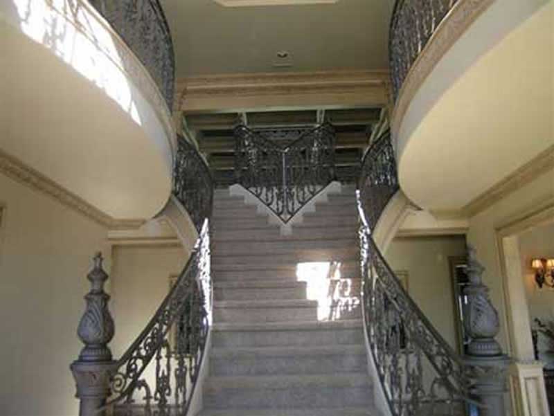 INTERIOR PHOTO