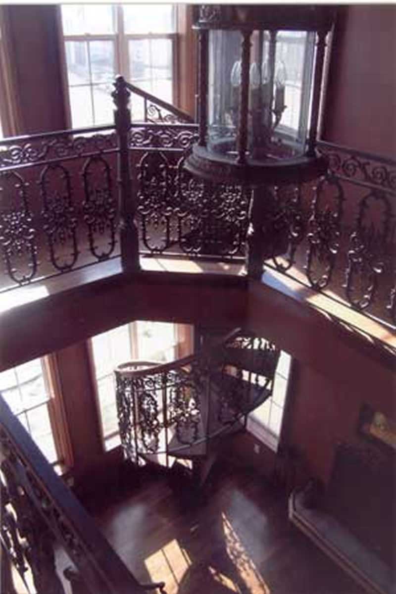 INTERIOR PHOTO