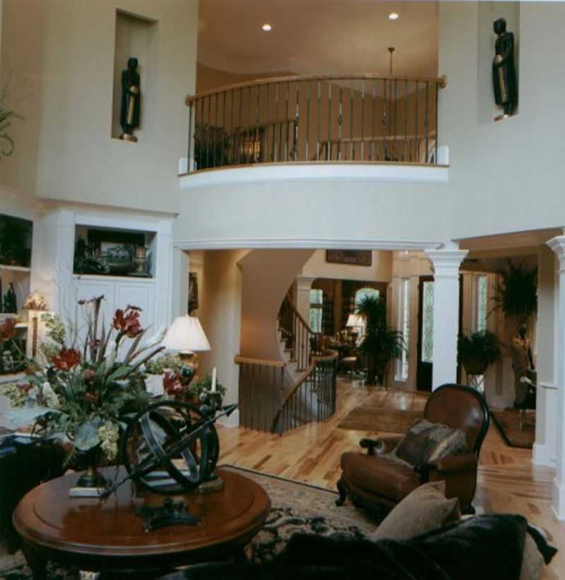 INTERIOR PHOTO