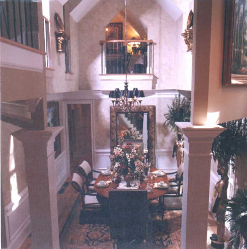 INTERIOR PHOTO