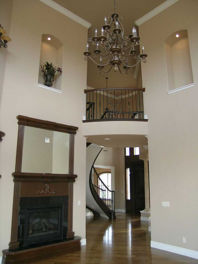 INTERIOR PHOTO