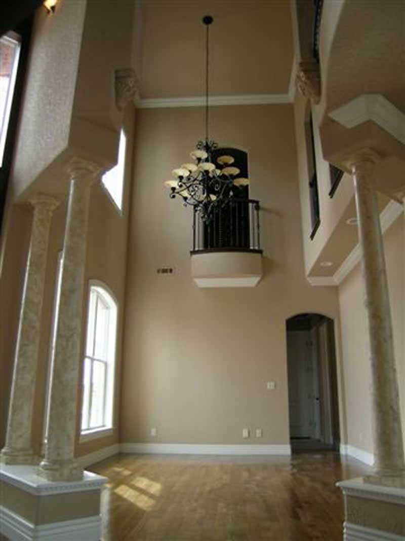 INTERIOR PHOTO