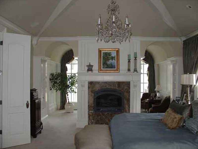 INTERIOR PHOTO