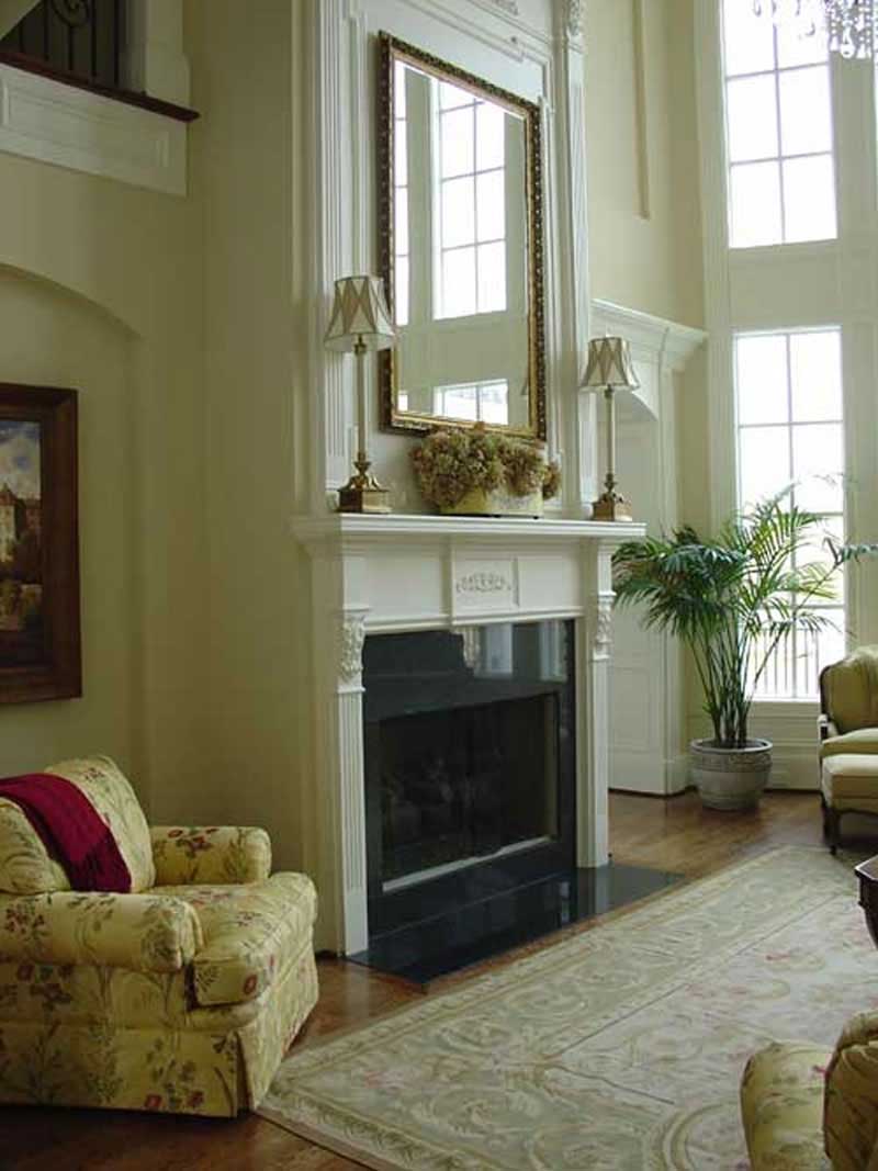INTERIOR PHOTO