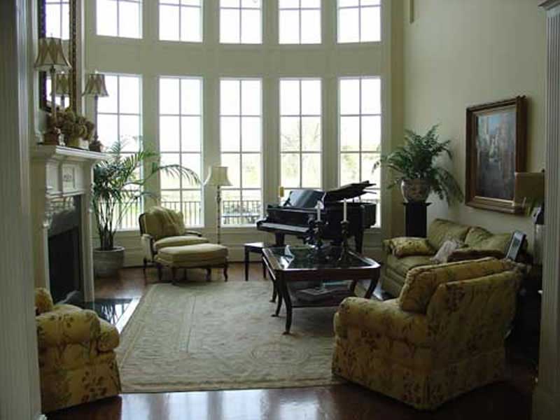 INTERIOR PHOTO