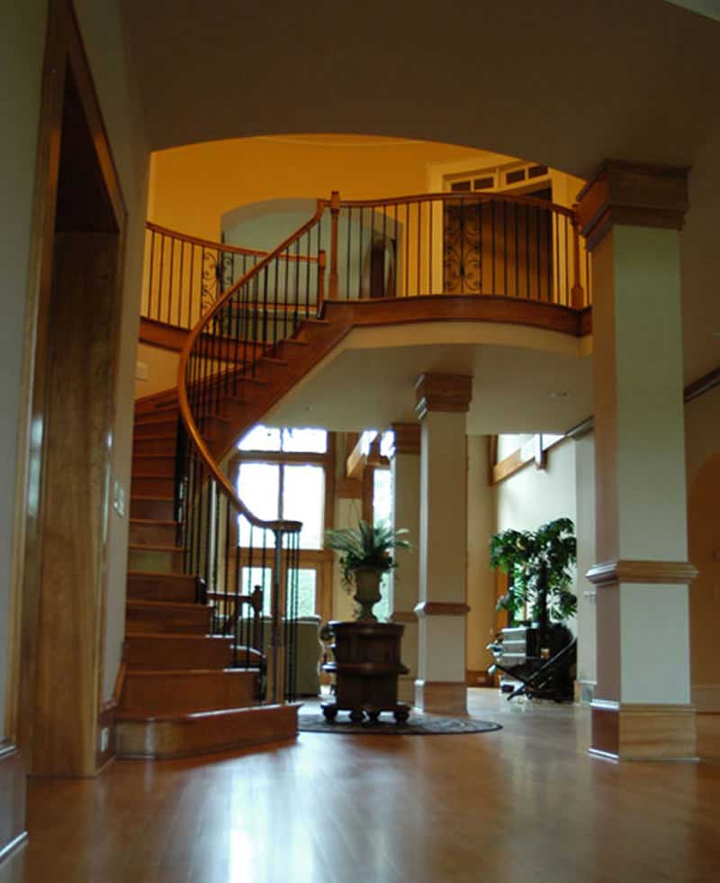 INTERIOR PHOTO