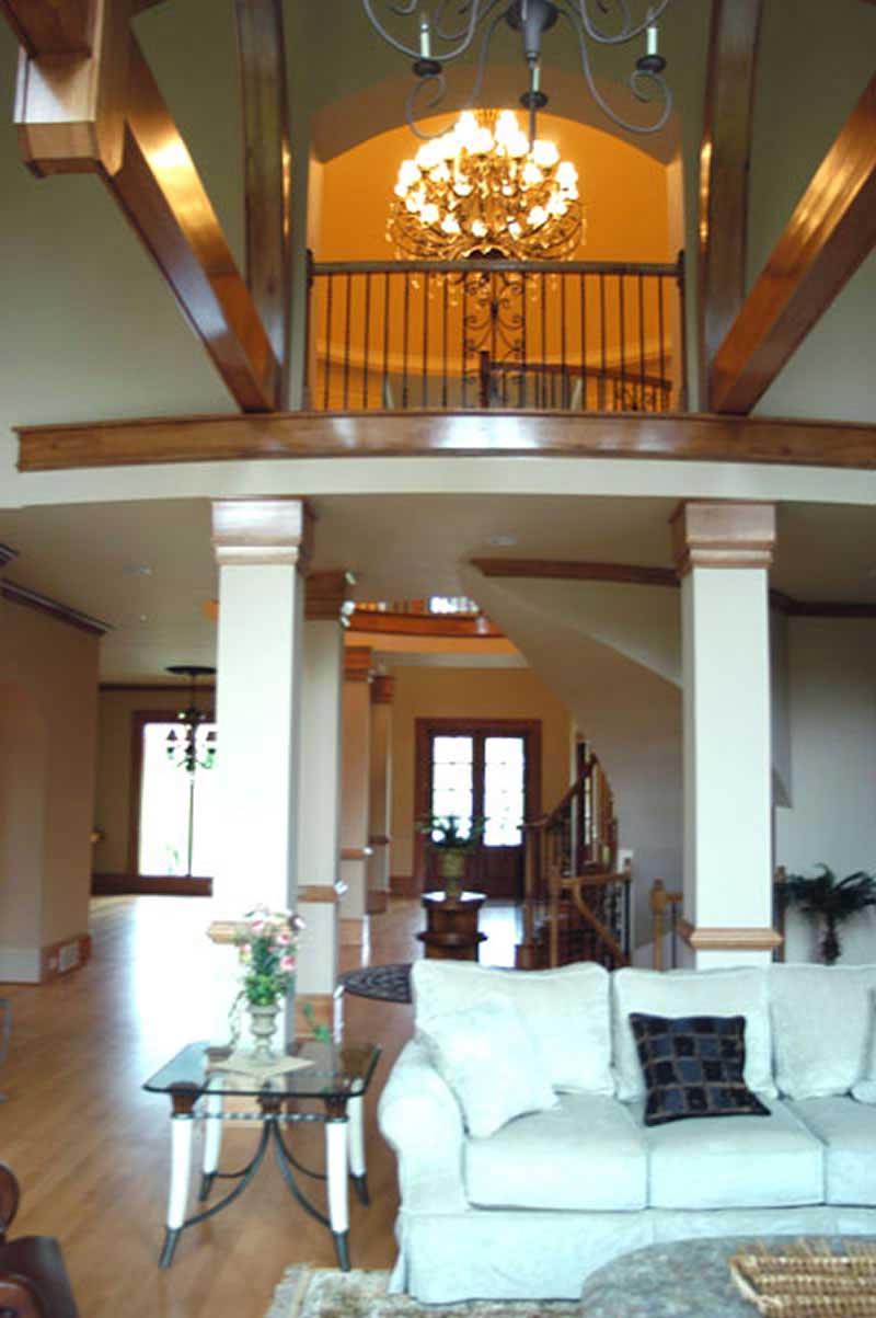 INTERIOR PHOTO