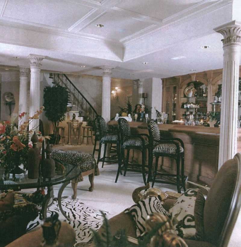 INTERIOR PHOTO
