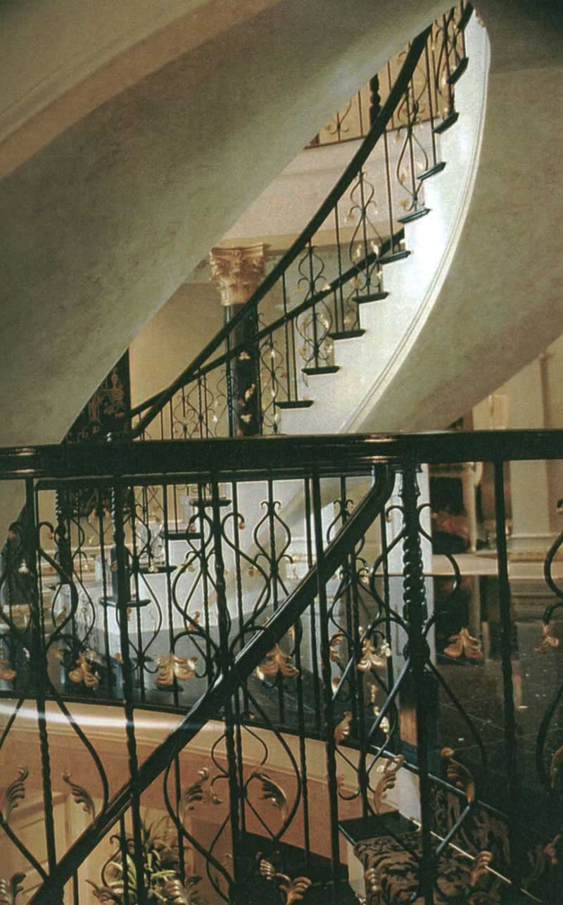INTERIOR PHOTO
