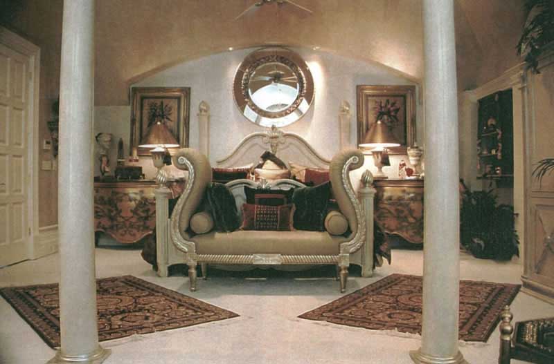 INTERIOR PHOTO