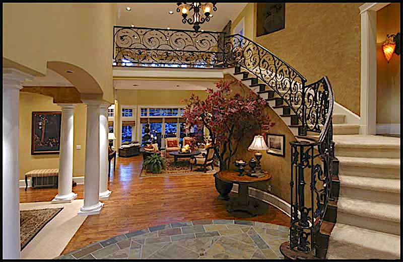 Entry Hall: Staircase