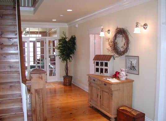 Entry Hall: Foyer