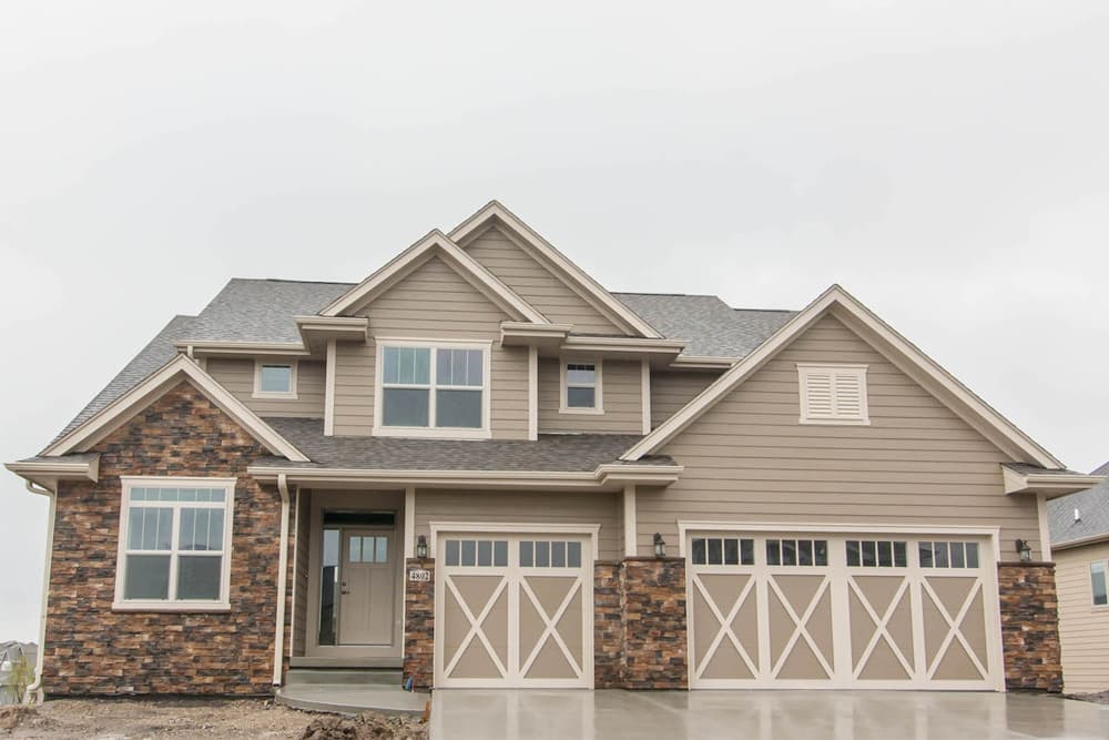 4-Bedroom, 2377 Sq Ft Country House Plan - 120-2543 - Front Exterior