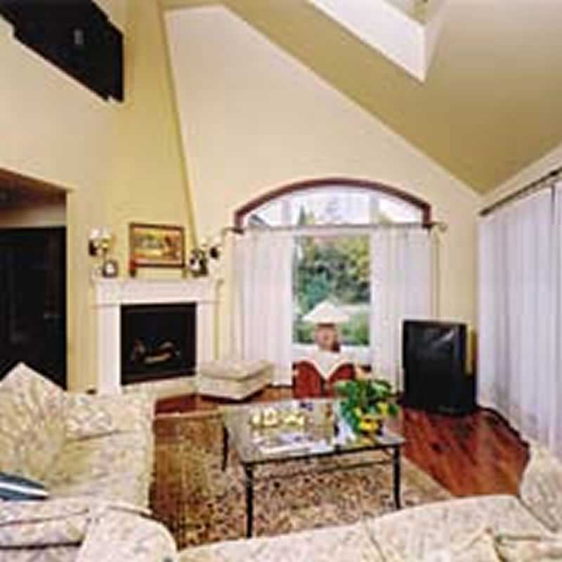 Master Bedroom: Fireplace