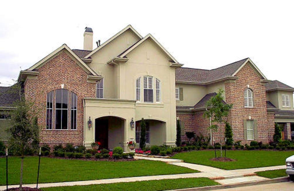 5-Bedroom, 4984 Sq Ft Luxury Home Plan - 134-1375 - Main Exterior