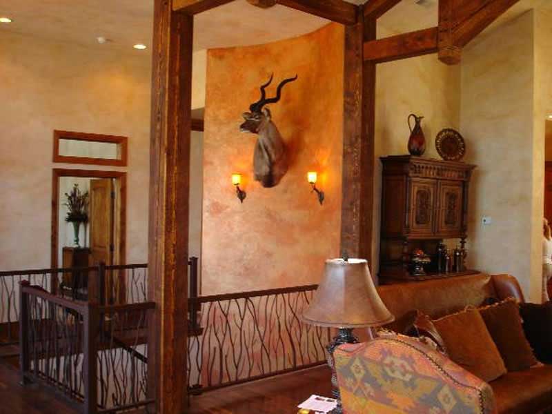 Entry Hall: Staircase
