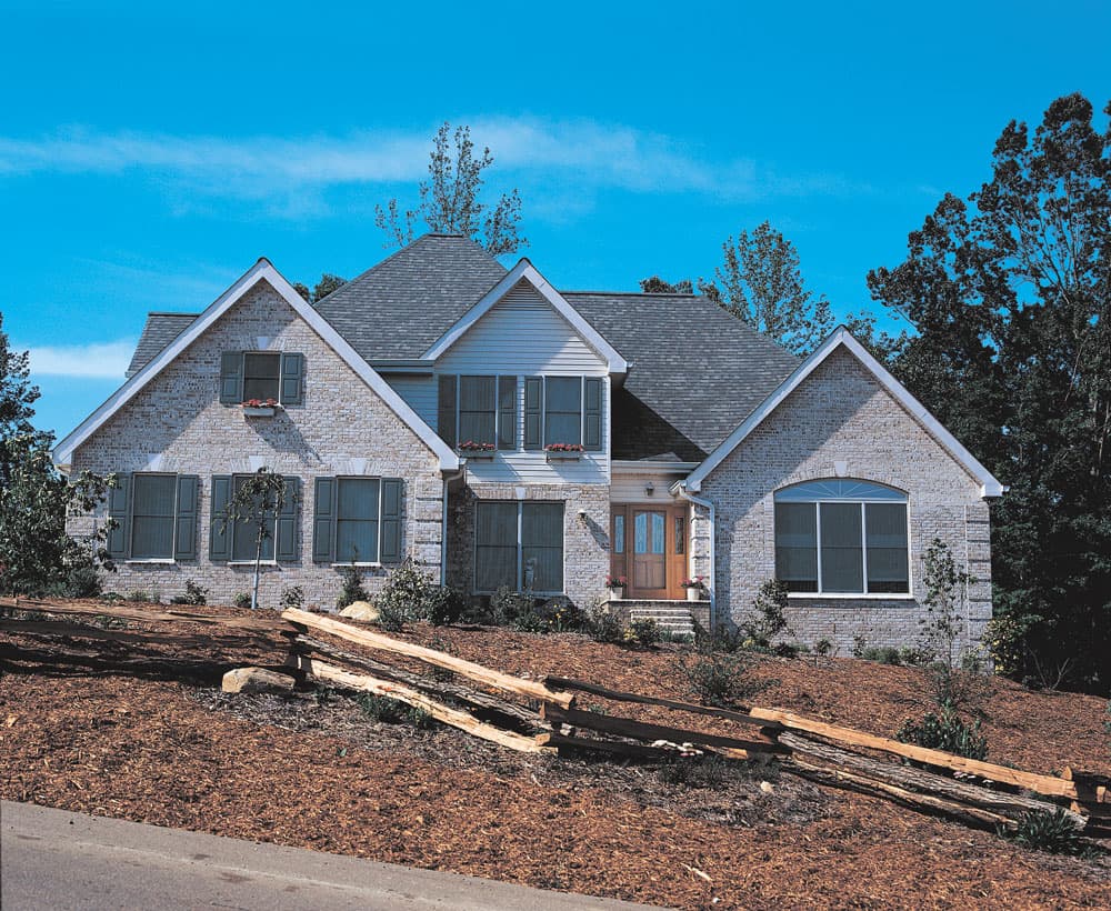 4-Bedroom, 2597 Sq Ft Traditional Home Plan - 138-1032 - Main Exterior