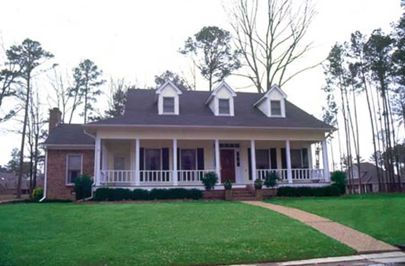 4-Bedroom, 2511 Sq Ft Country House Plan - 139-1039 - Front Exterior