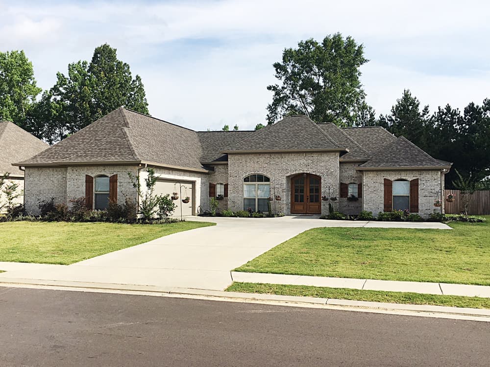 4-Bedroom, 2152 Sq Ft European House Plan - 140-1082 - Front Exterior