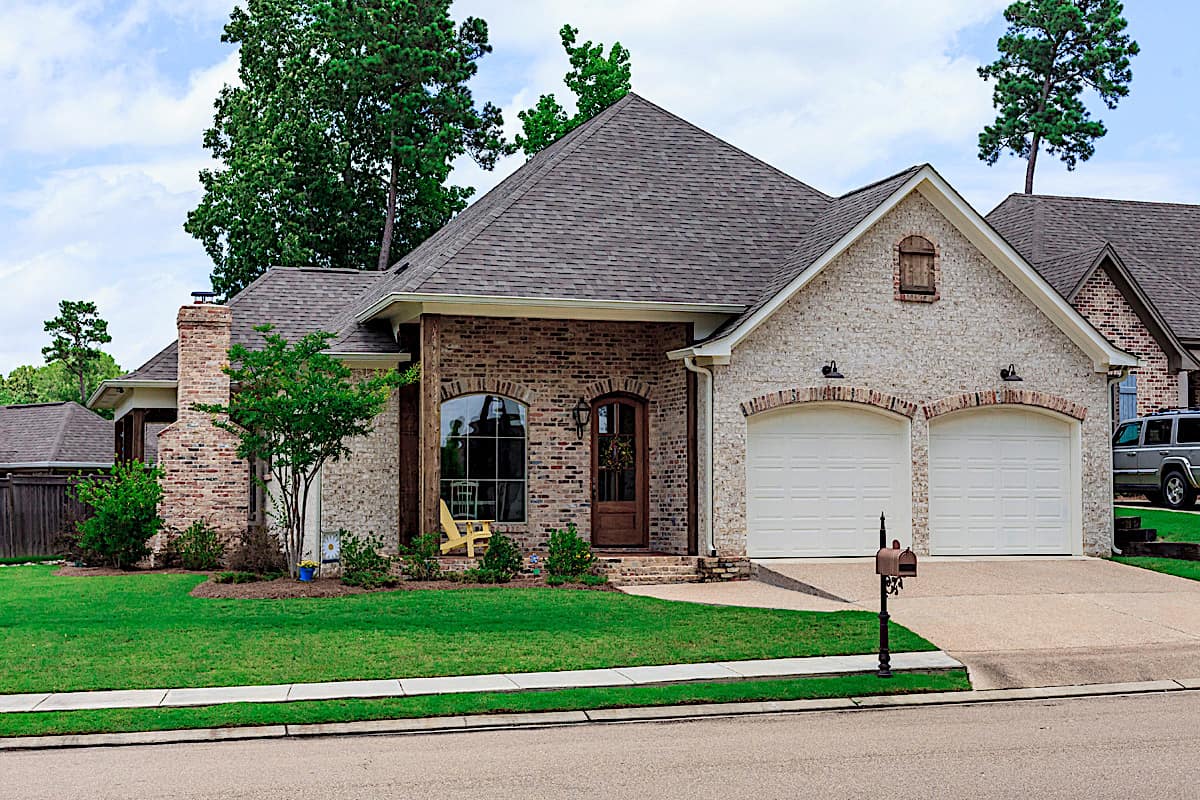 3-Bedroom, 1852 Sq Ft Acadian House - Plan #140-1089 - Front Exterior