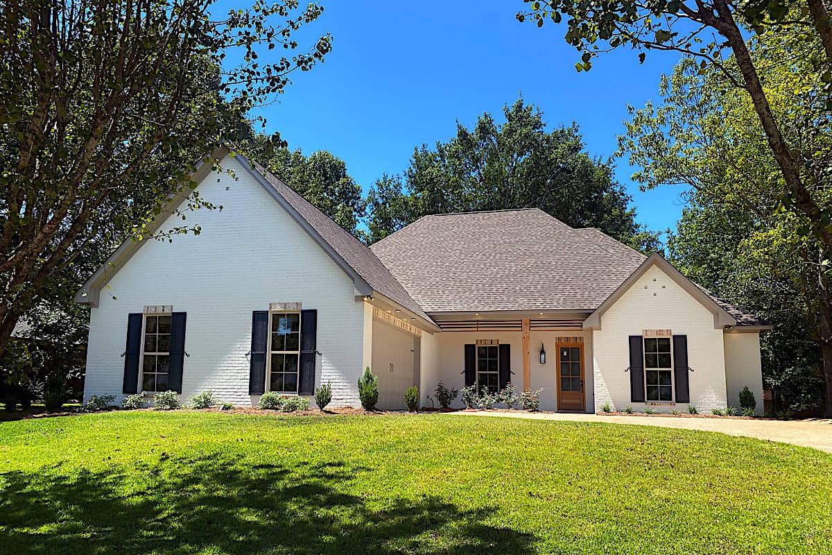 4-Bedroom, 2323 Sq Ft French Country House - Plan #140-1119 - Front Exterior