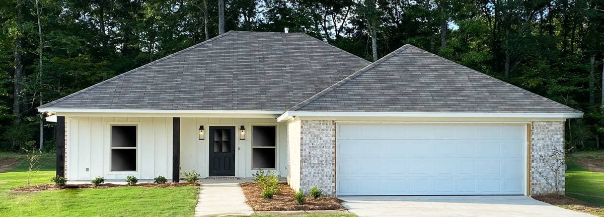 4-Bedroom, 1640 Sq Ft Ranch House Plan - 140-1133 - Front Exterior