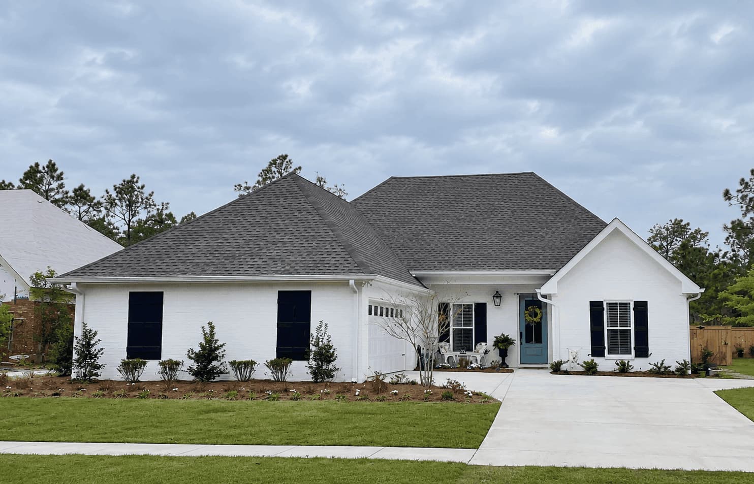 Front elevation of Traditional home (ThePlanCollection: House Plan #140-1153)