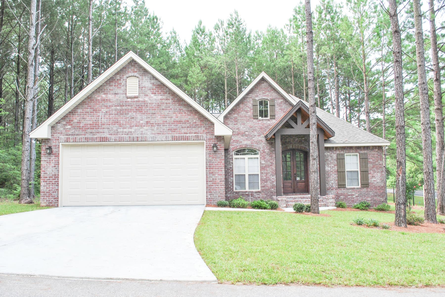 3-Bedroom, 1778 Sq Ft Traditional Home Plan - 142-1076 - Main Exterior