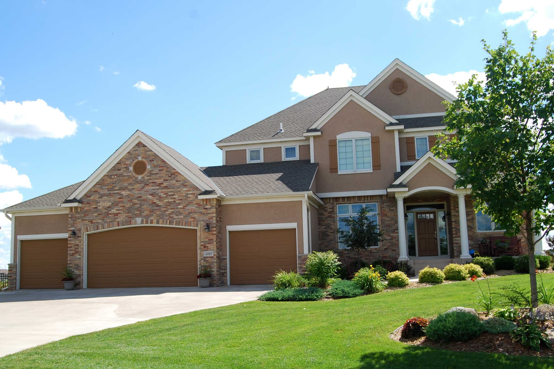 4-Bedroom, 2887 Sq Ft Country House Plan - 146-1059 - Front Exterior