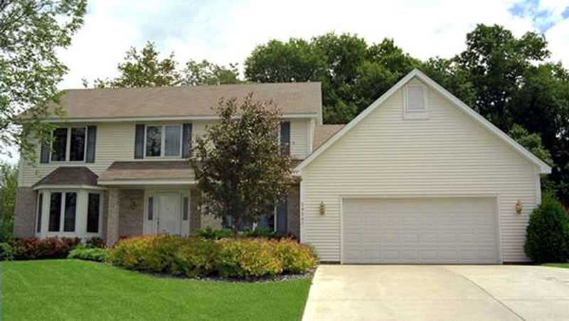 4-Bedroom, 2258 Sq Ft Colonial House Plan - 146-1267 - Front Exterior