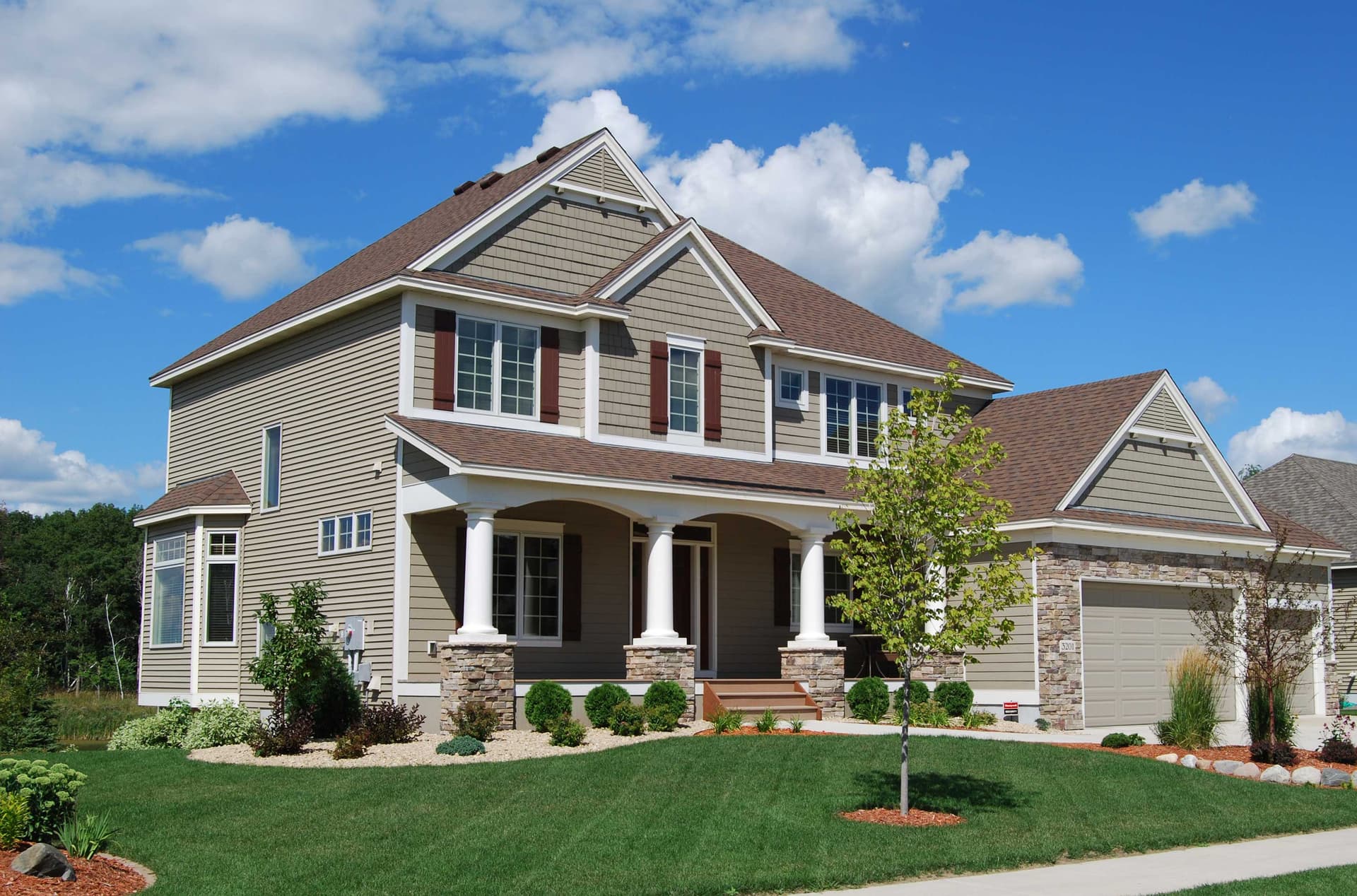 Front view of Country home (ThePlanCollection: House Plan #146-1495)
