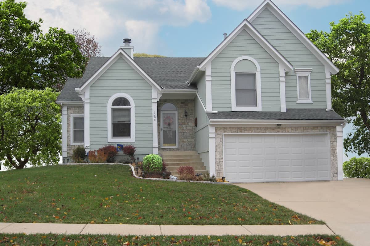 4-Bedroom, 1954 Sq Ft Traditional House - Plan #147-1061 - Front Exterior