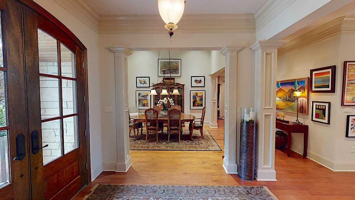 Entry Hall: Foyer