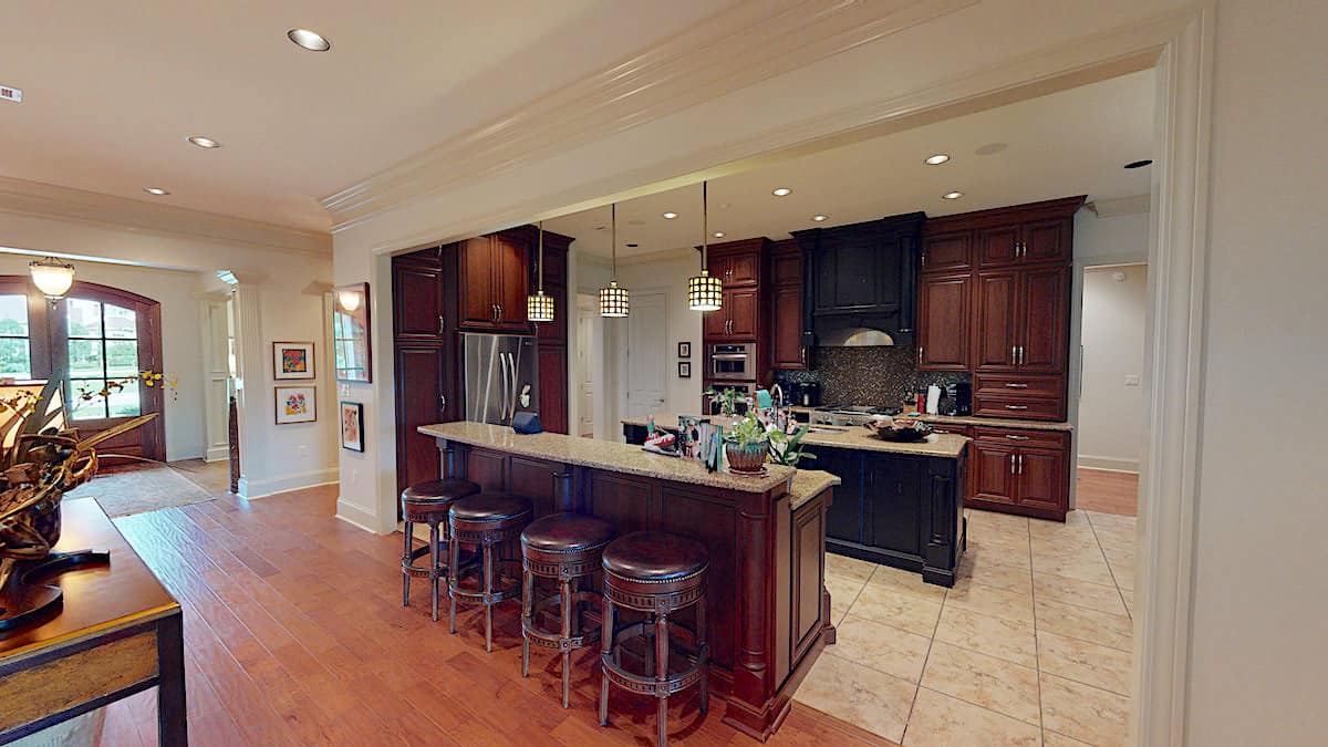 Kitchen: Breakfast Bar