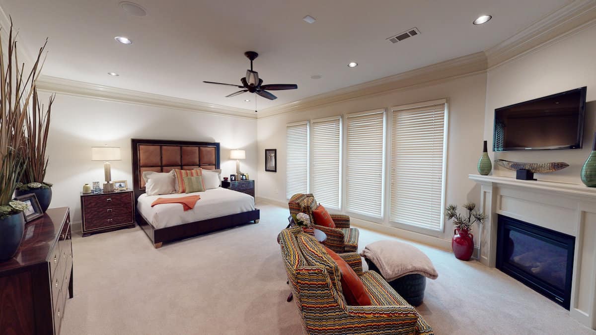 Master Bedroom: Fireplace