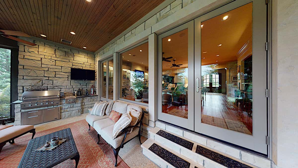 Outdoor Kitchen