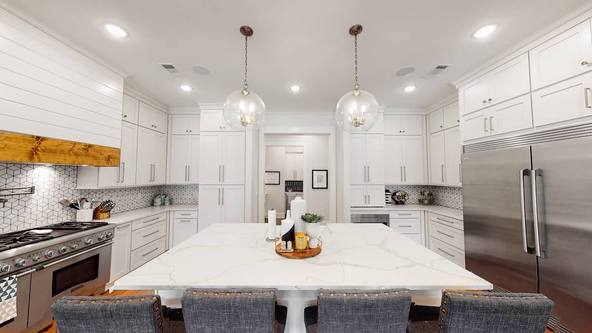 Kitchen: Breakfast Bar