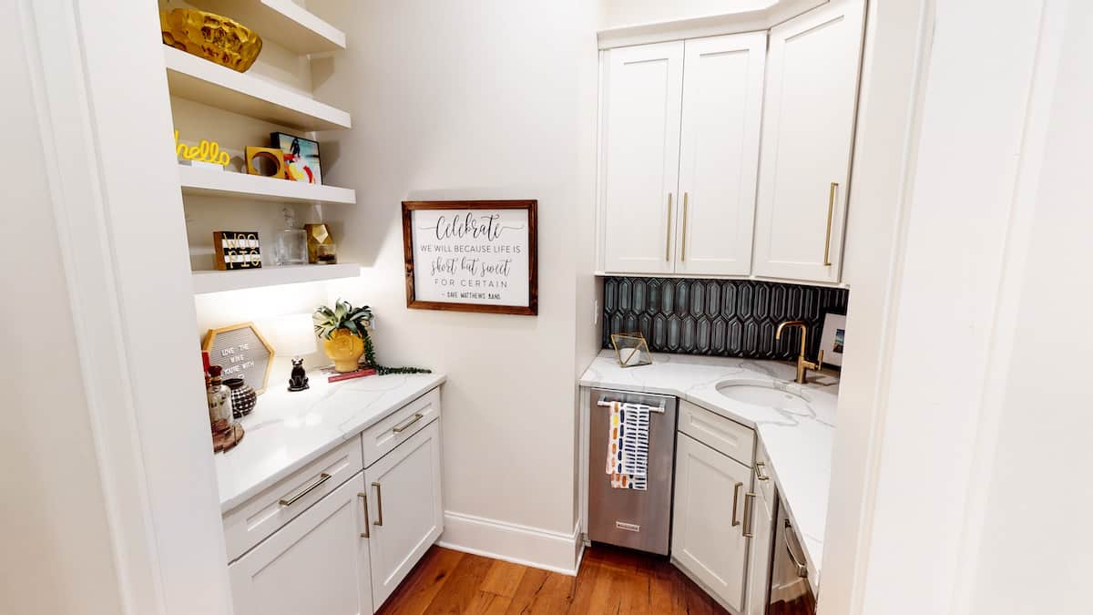 Kitchen: Pantry