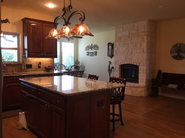 Kitchen: Kitchen Island