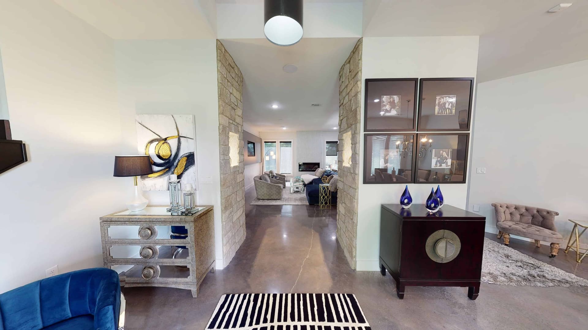 Entry Hall: Foyer